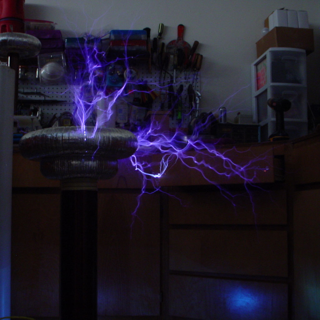 900VA Tesla Coil (Running)